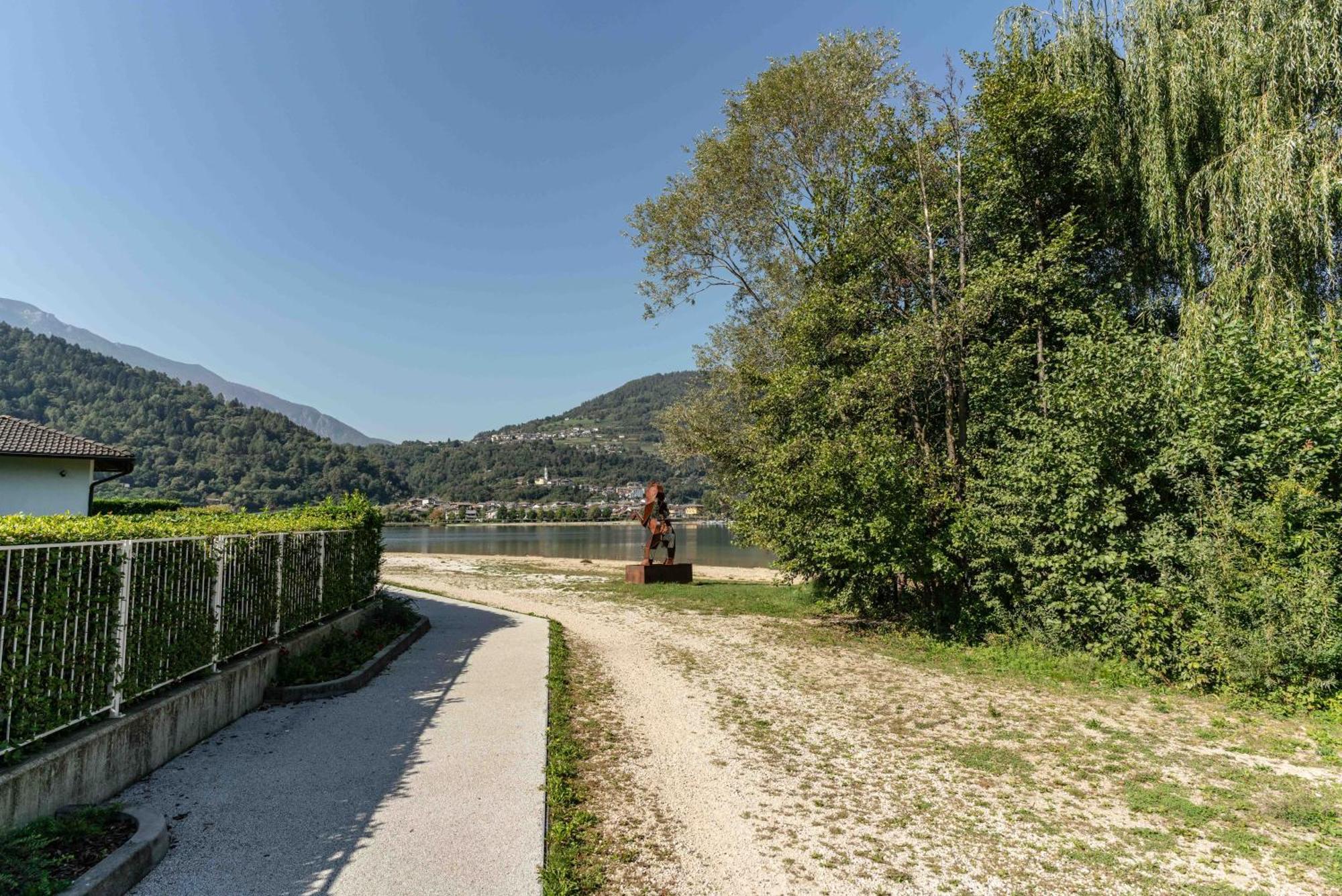 La Gemma Sul Lago Calceranica al Lago Bagian luar foto