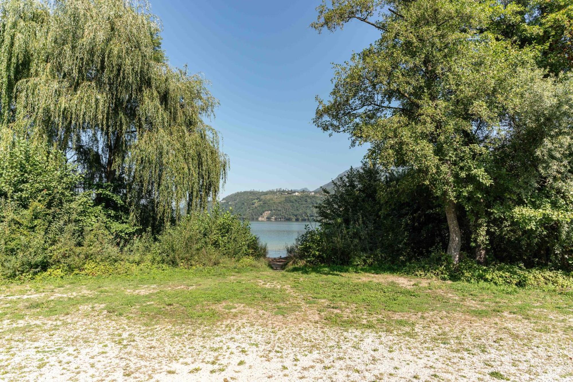 La Gemma Sul Lago Calceranica al Lago Bagian luar foto